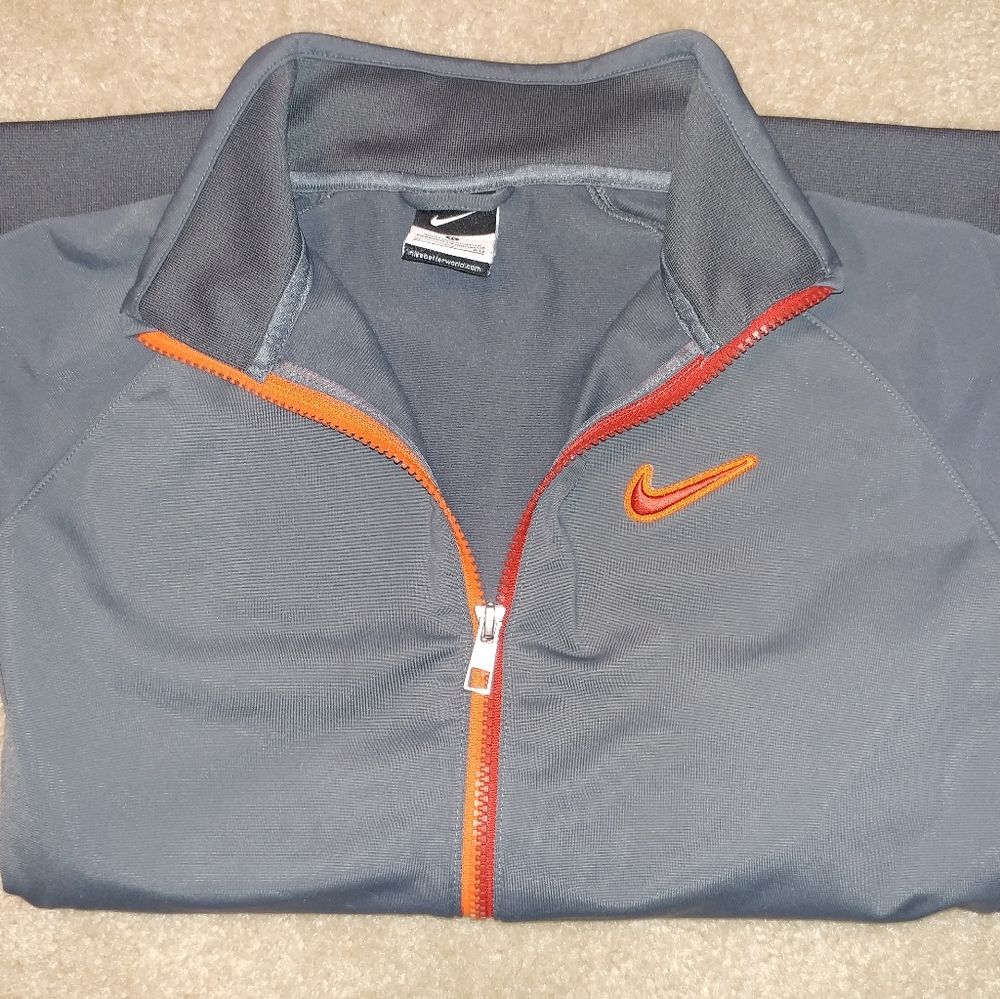 NIKE Warm Up